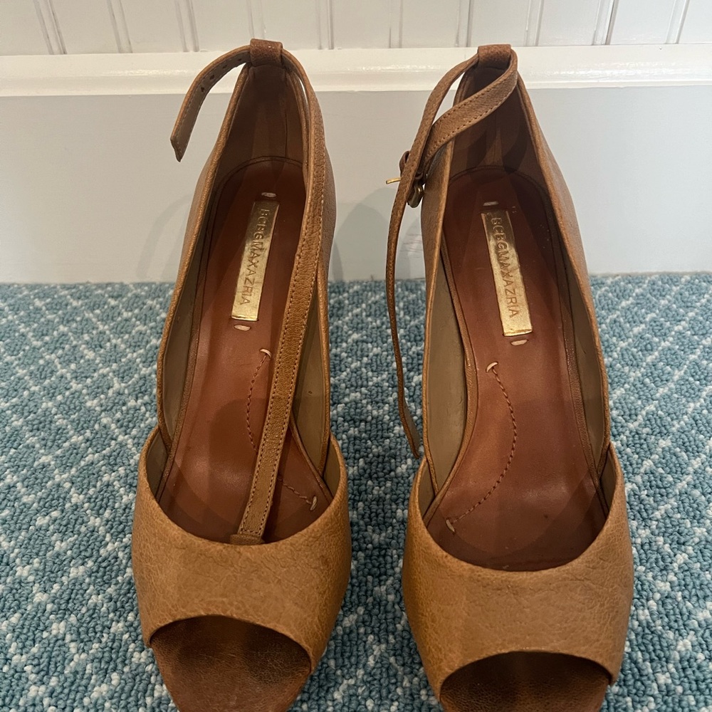 BCBG Maxazria Nude Pumps 9.5